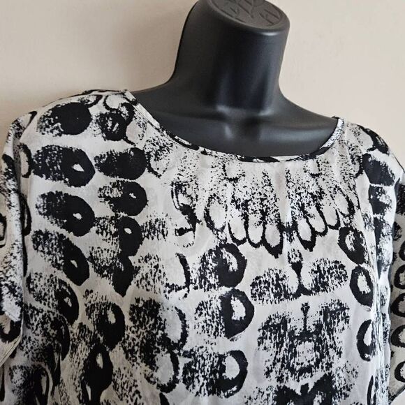 Vince Camuto Poncho Blouse - Picture 2 of 8